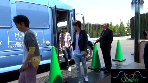 EXO Getting Off Disneyland Shuttle 饭拍版 12/05/19-EXO