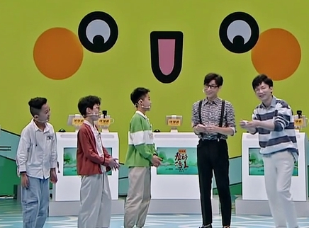 三小将与汉字冠军对战颜色飞花