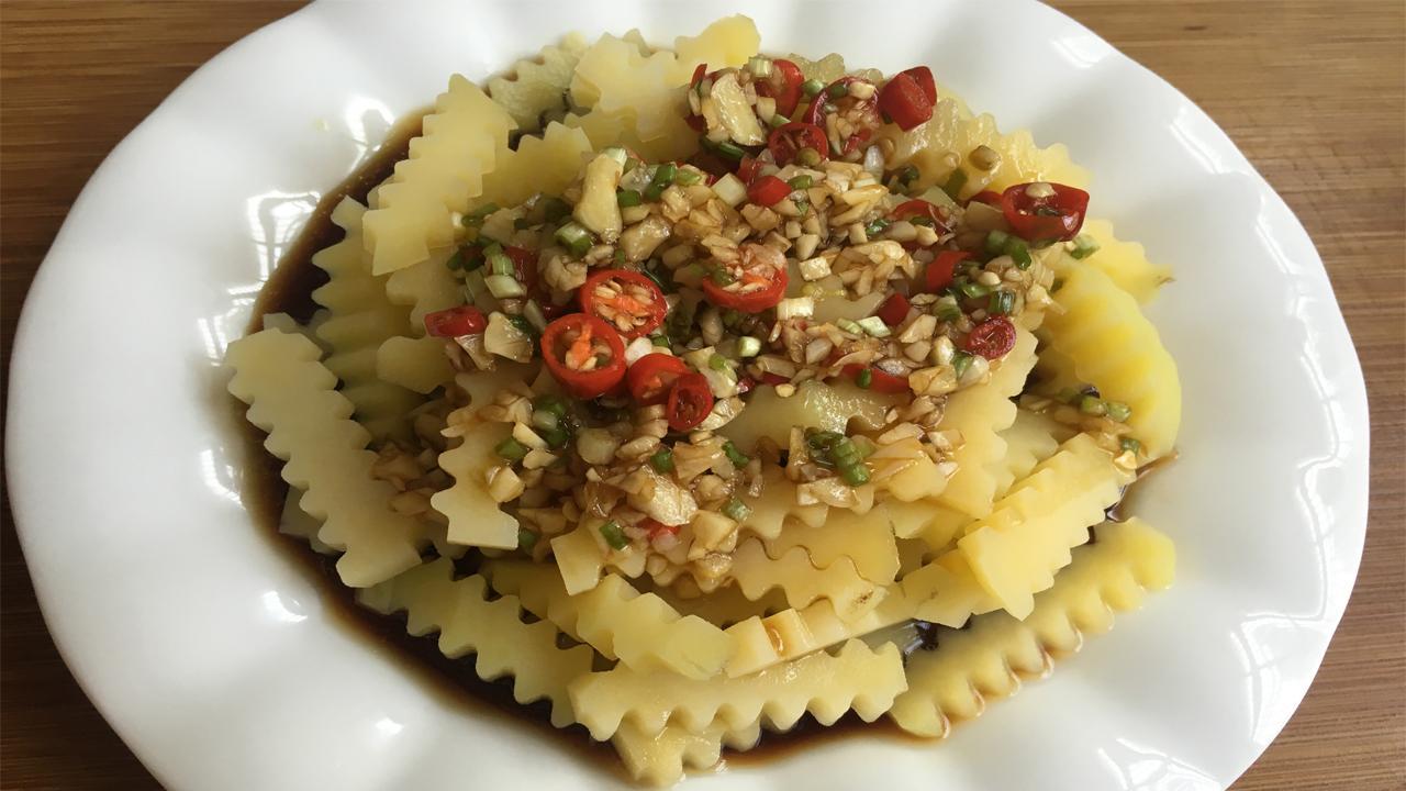 土豆不用炸不用炒，这样做好看又美味，一分钟学会，很多人没试过