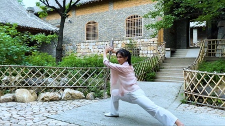 小师姐带你领略“1.4米苗刀”风范