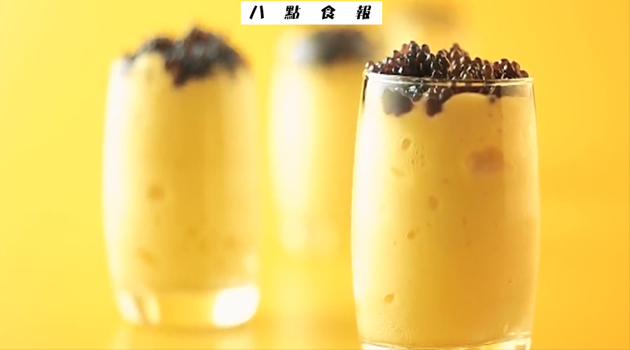 美&middot;食 用百香果和芒果丁做出来的饮品润滑爽口，一口停不下来