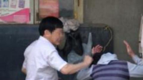 耳目一新 成都男孩8小时被父亲暴打七次