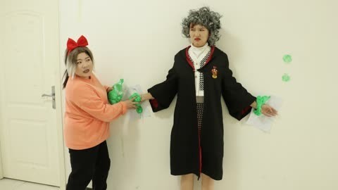 美女家务事 小晴穿越到100年后，竟被粘土给封印了，同学用粘土解救能成功吗