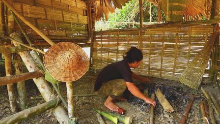 整理完院子去森林寻找食物，可惜没收获，只能烤竹笋充饥了