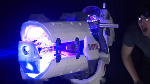 我要见湿座之湿妹来了 国外牛人自制激光武器