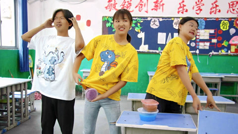 美女家务事 学生玩无硼砂泥捉迷藏