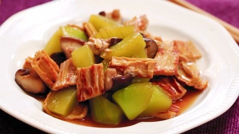 迷迭香 清热去火莴笋香菇烧腐竹