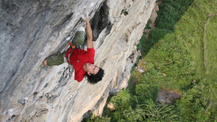 看着都腿软！攀岩牛人征服中国白山，镜头记录惊险时刻