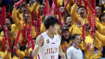 CBA 18/19赛季 吉林vs辽宁加时赛一：姜伟泽神级三分技惊四座再度扳平