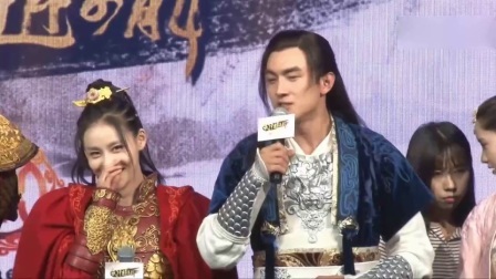 嘻嘻娱乐 2017 11月 网友偶遇林更新大口吃烤肠 那画面真是一言难尽 171122