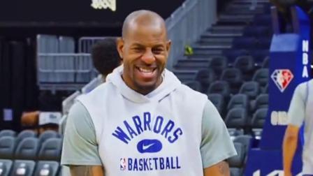 NBA热辣资讯 一群被篮球耽误的棒球运动员！勇士众将大胜后在球馆打起了棒球！