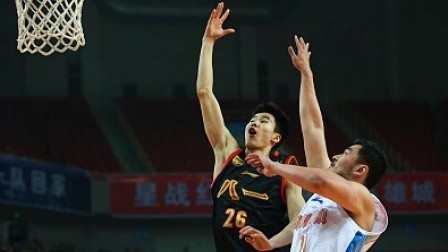 CBA 18/19赛季 雷蒙27分汤普森21+16，八一104-88大胜四川夺赛季第10胜