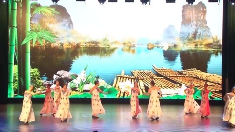 广场舞 广场舞精选《美丽的地方》
