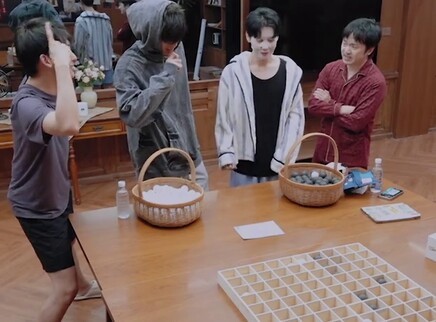 普拉斯：静音组vs话痨组