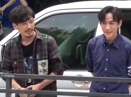 娱乐新鲜爆 朱一龙白宇超暖心照顾镇魂女孩