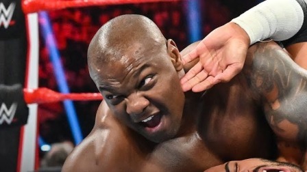 WWE RAW 2019 【RAW 10/14】李科学从上绳被抛下，双脚落地