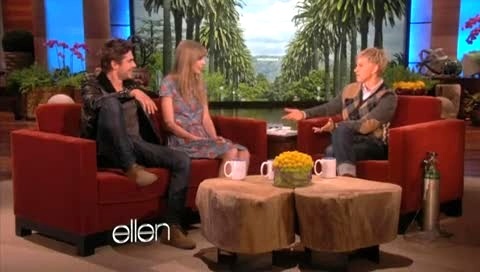 Taylor Swift Dancing With Selena Gomez & Justin Bieber - The Ellen Show 12/02/21-Taylor Swift (泰勒·斯威夫特)Zac Efron 