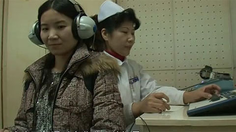 健康生活大调查 唱歌跑调是病吗