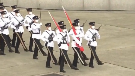 中式步操入场！金紫荆广场今早举行升旗仪式