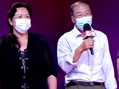 阿姨爱吃核桃竟吃出癌症 劣质假牙易引发口腔癌