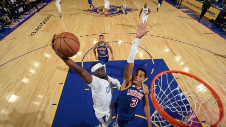 NBA常规赛-库里45+10 维金斯17+6 勇士险胜快船