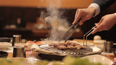 觅食迹 平价烤肉店！