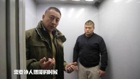 电梯内，如何应对歹徒的尾随和攻击