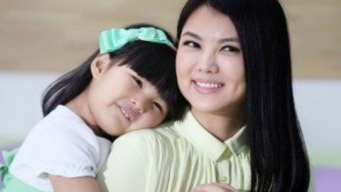 壹周联播 5熊孩子卖萌靠基因 Angela膀大腰圆随爹妈