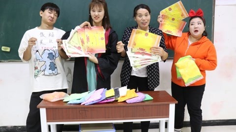 美女家务事 用奖状兑换粘土，小晴拿出88张奖状直接换了5000包，太厉害了