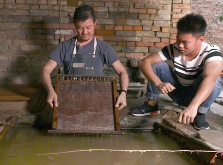 百心百匠 李亚鹏挑战造纸最难工序
