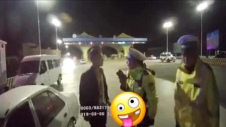 小伙酒驾被查痛哭流涕 交警：爷们点