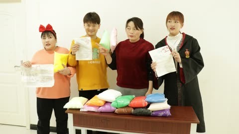美女家务事 按考试成绩领粘土，冬冬考试100分却没领到粘土，这是为什么？