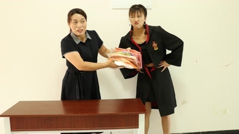 美女家务事 假如生气能当钱花，小晴生气值爆表直接买下全部粘土，真厉害