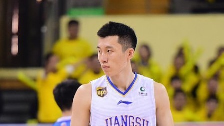 CBA 18/19赛季 八一VS肯帝亚第二节：候逸凡通过罚球得分，八一队一直占据着24分优势