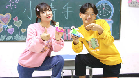 美女家务事 同学们想看美人鱼，没想老师竟让学生用粘土做，太好看了！