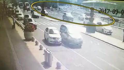 城市直通车 顶人狂奔三公里竟是非法网约车