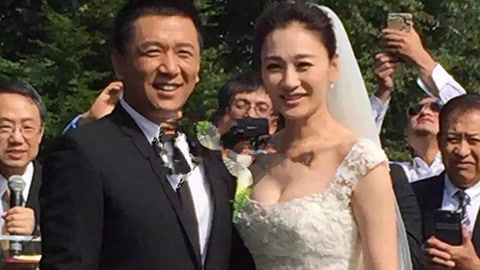 屏行星乐汇 如今与现任老公幸福满满；大秀幸福撒狗粮；网友看后直呼大长腿