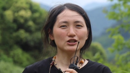 极限生存&middot;遗弃的村落 饥饿寒冷压迫下白队决裂集体退赛  野鬼队吃上烤河蚌