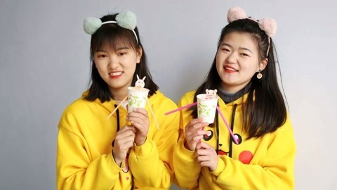 美女家务事 小晴用纸杯做手工