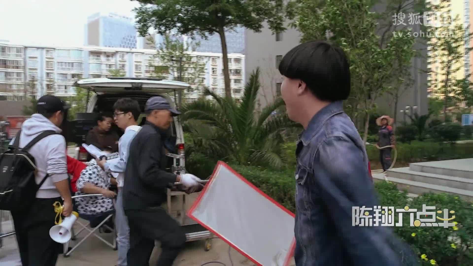 陈翔六点半 《陈翔六点半》第100集 屌丝公交撩妹未遂暴力动粗！