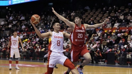 体育24小时速递 世预赛-赵睿27分 张镇麟17分 中国男篮再胜日本
