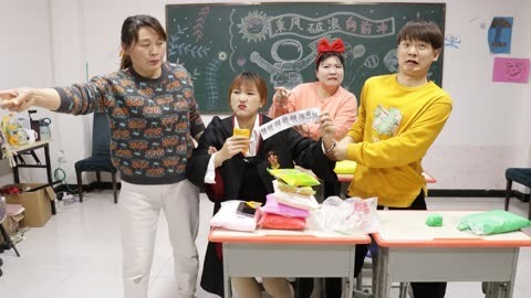 美女家务事 小晴拥有“特殊照顾卡”，可以为所欲为，就连老师都没办法！