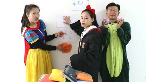 同学们发现未来之门，小小穿越到100后捡粘土，没想却被困住了