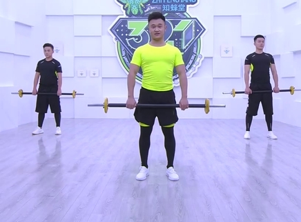 321动起来 专业扛哑铃训练 塑造全身肌肉