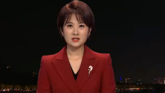 1818黄金眼 “香奈儿”包底四个脚 不是用来“站”的