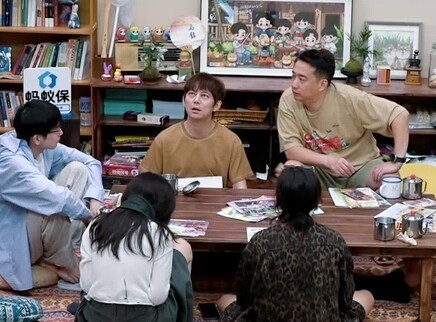 向往的生活-戏如人生 加载中：辛芷蕾马思纯玩嗡嗡牌