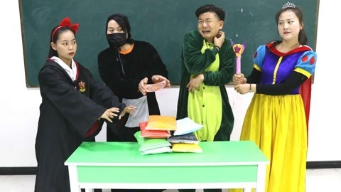 冬冬和黑衣人联手，窃取小小的库洛牌，小小用“痒痒术”惩罚他们