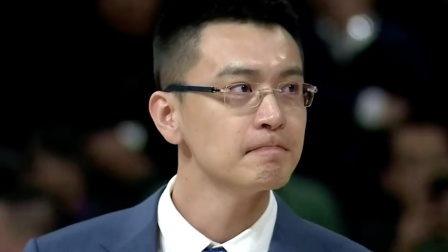 杨鸣球衣升空，CBA第一帅哥含泪挥手告别