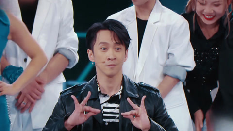 Amber刘逸云揭面撒娇 何昶希自封全场MVP(二)