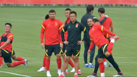 中国男足冲击2022世界杯 黄健翔：归化球员有状态时没用好，无归化不会有人对世预赛报希望